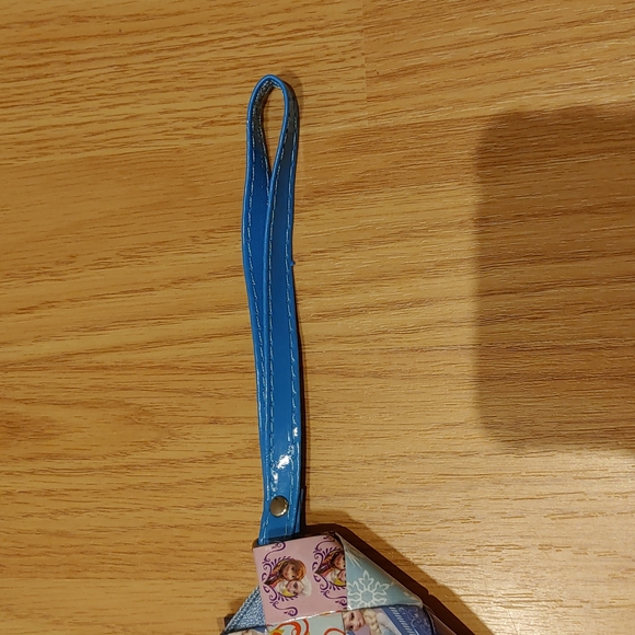 🎉Host Pick🎉Disney Frozen Wristlet / Coin Purse - Picture 3 of 4